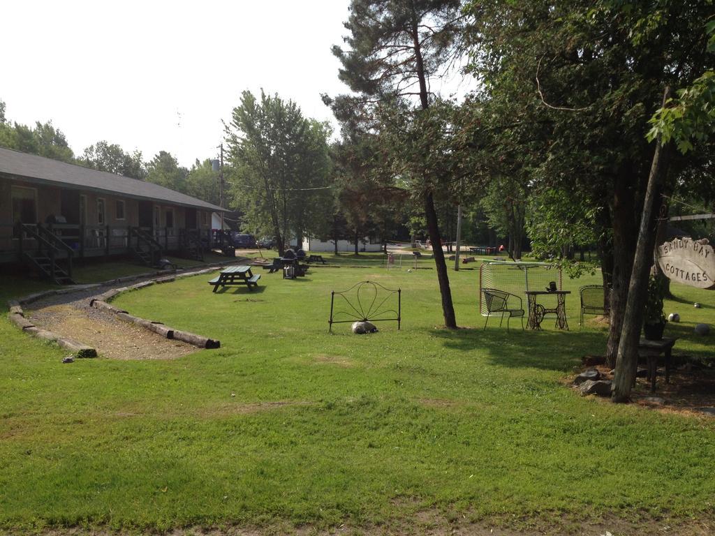 Chalkley'S Sandy Bay Cottage Resort Nipissing Beach Cameră foto